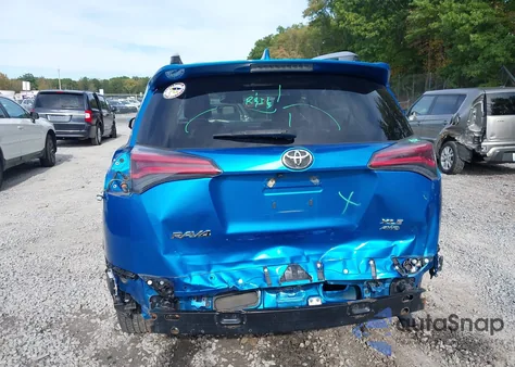 2018 Toyota Rav4 Xle z USA, uszkodzony, nr VIN JTMRFREV4JJ188354